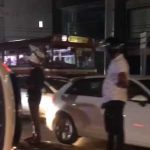මෝටර් රථයක් කරනම් ගසයි.
