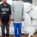 බීඩි කොළ  තොගයක් සමඟ සැකකරුවන් 02ක්  මුහුදේදී නාවික හමුදා භාරයට