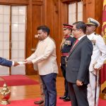 නව තානාපතිවරු සිව් දෙනෙක් සහ මහකොමසාරිස්වරු දෙදෙනෙක්  ජනපතිට අක්තපත්‍ර භාර දෙති