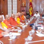 ජනපති සහ ත්‍රෛනිකායික මහා සංඝරත්නය අතර හමුවක්(video)