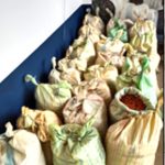 නීති විරෝධී ලෙස මෙරටට රැගෙන ආ වියළි කහ තොගයක් සමඟ සැකකරුවෙකු පුත්තලමේදී නීතියේ රැහැනට