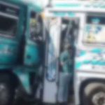 බස් රථ දෙකක් මුහුණට මුහුණ ගැටෙයි..