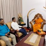 සෞඛ්‍ය හා ජනමාධ්‍ය අමාත්‍යවරයා කතරගම කිරිවෙහෙර විහාරාධිපති නාහිමියන් බැහැදකී