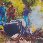 ඉලක්ක සපුරමින් රුපියල් කෝටියක මත්පැන් තොගයක් දකුණු පලාතෙන්(photo)