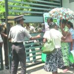 රැදවියන් බැලීමට පැමිණි ඥාතින් (video)