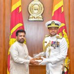 නාවික හමුදාධිපති  ජනාධිපති තුමන් බැහැදකියි