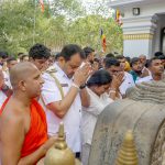 නාවික හමුදාධිපති රුවන්වැලි මහා සෑ රදුන් සහ ජය ශ්‍රී මහ බෝ සමිඳුන් වැඳපුදා ගනී 