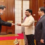 නව රාජ්‍යතාන්ත්‍රිකයෝ එකොළොස් දෙනෙක් ජනපතිටඅක්තපත්‍ර භාර දෙති (video)
