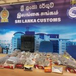 ආහාර පැකට් තුළ සඟවා තිබූ සැක සහිත කංසා තොගයක් සමඟ ශ්‍රී ලාංකිකයෙකු අත්අඩංගුවට