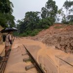 පස්කදු කඩා වැටීමෙන් උඩරට දුම්රිය ධාවනයට බාධා